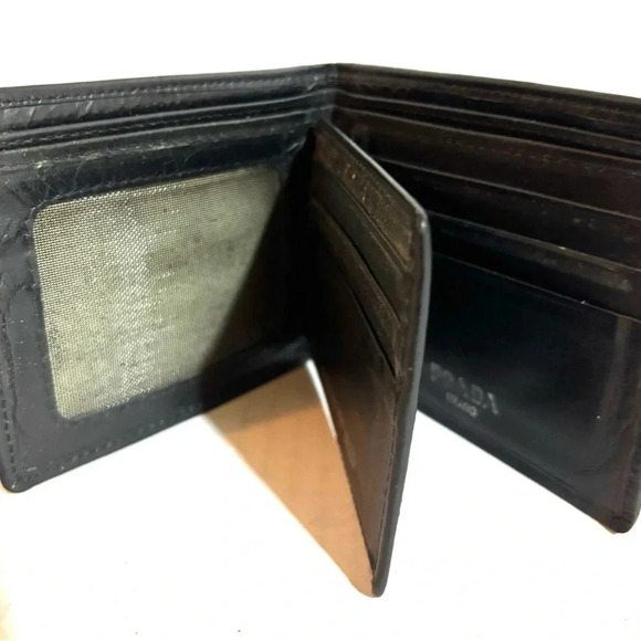 Prada unisex black leather wallet - Picture 6 of 13